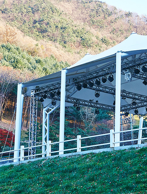 VALLEY<br> OUTDOOR STAGE